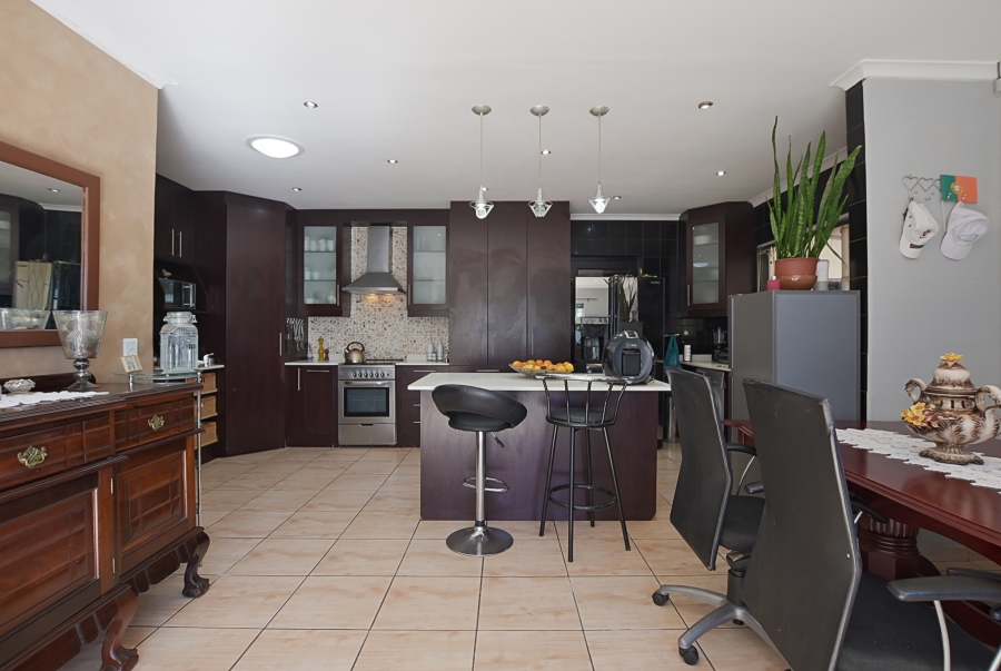 5 Bedroom Property for Sale in Richwood Western Cape